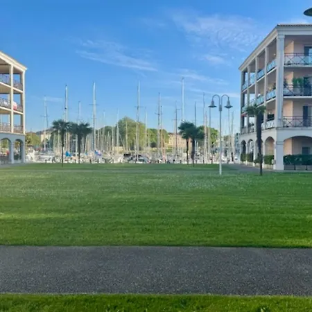 Quiet With Marina View Appartamento